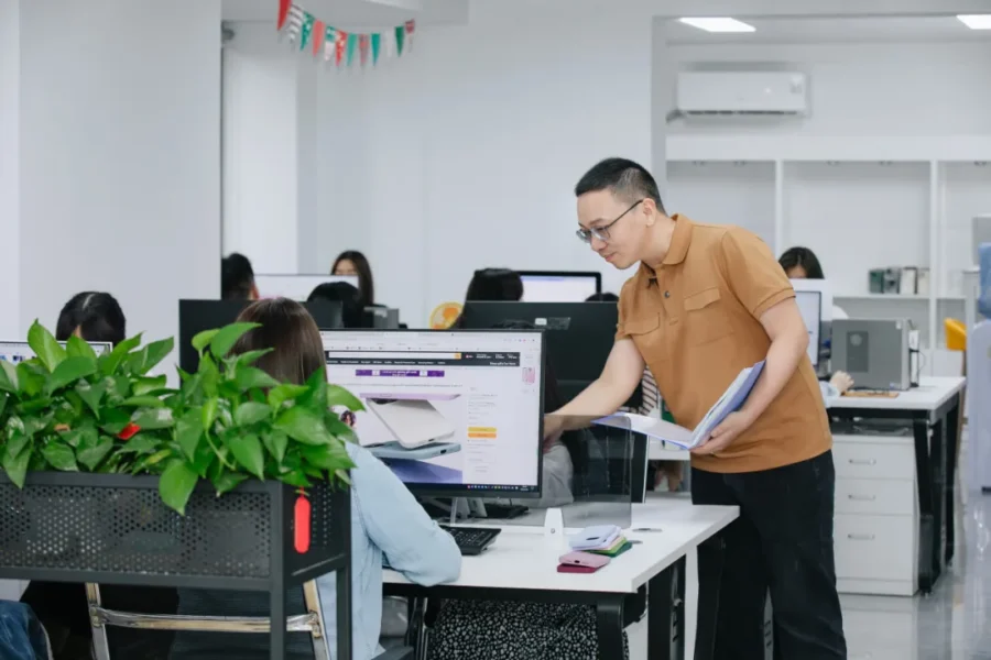 卖家故事｜凭小小手机壳年销2亿+，亚马逊跨境出海他们主打一个‘稳’！-新闻简介插图